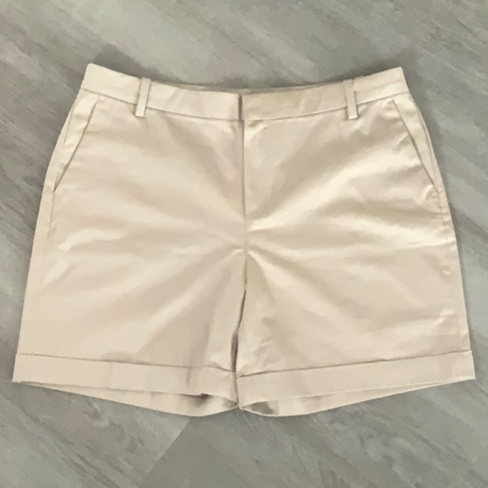 Massimo Dutti Ladies Size EUR42/US10 tan shorts with 4 pockets.  Never worn!